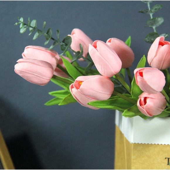 Artificial Tulips Bouquet Real Touch PU. 55 Flowers in glass vase - Picture 9 of 10